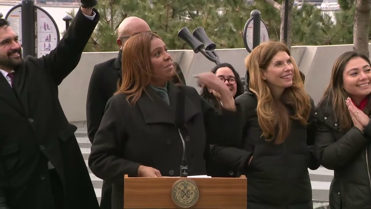 Mayor Mamdani Signs Executive Orders to Crack Down on Junk Fees, Save New Yorkers Money